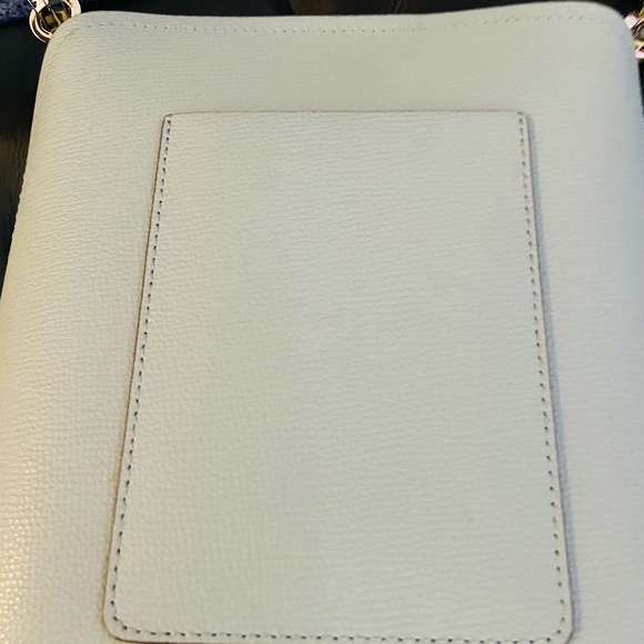 Stunning and Classic Kate Spade Purse. - Picture 4 of 7